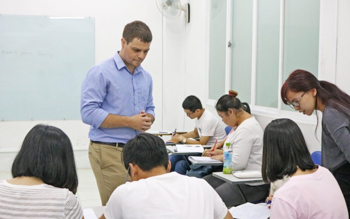 Tham gia khoá học IELTS tại trung tâm